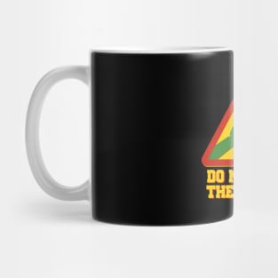 DO NOT FEED THE ZOMBIES Mug